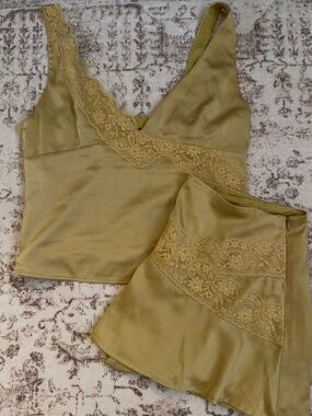 White Fox matching skirt set